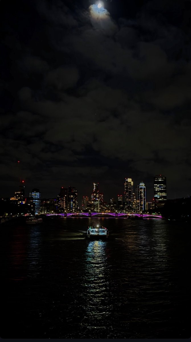 linseeselin's tweet photo. London nights &amp; city lights https://t.co/j8mmypl8vN