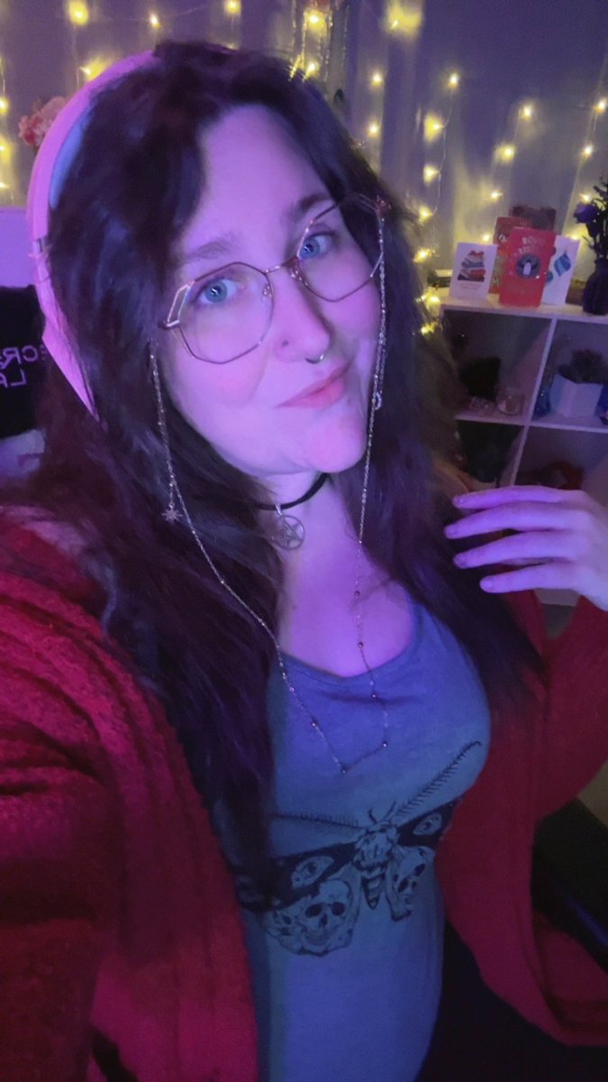 What are you doing in 10min? Wanna watch me 2v8 in the fog? Twitch.tv/rogue_rivers 😘