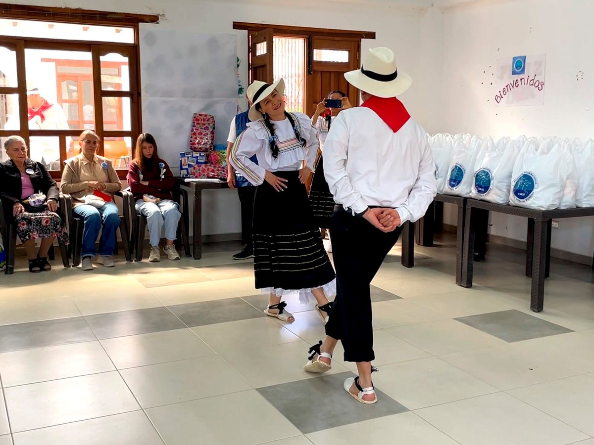 #FimlmColombia 🇨🇴 | 💙✨ En #Sáchica, Boyacá, la #FIMLM realizó una jornada especial con familias en condición de vulnerabilidad, promoviendo valores en el hogar y fortaleciendo el tejido social. 👨‍👩‍👧‍👦🌟

🌱 Conoce más: cutt.ly/Rtnl0Dex 

#AyúdanosaAyudar