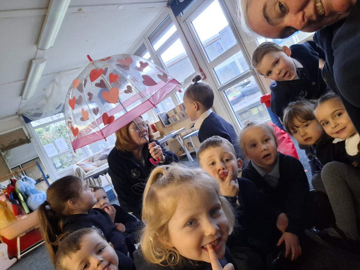 It's Children's Mental Health Week and this year it's This Is My Place focusing on children understanding and feeling a sense of belonging.

Today Foundation read Under The Love Umbrella by Davina Bell and Allison Colpoys. We discussed how feeling loved and being with those we