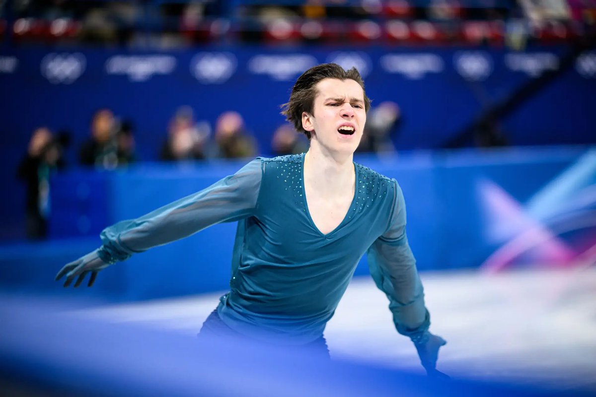 Коротка програма Марсака присвячена батьку-військовослужбовцю 🙏

«Ця історія відображає мої стосунки з батьком: його службу на фронті, коли він захищає нашу країну, і мої тренування далеко від дому. Ми так далеко один від одного, але водночас такі близькі», – розповідав він