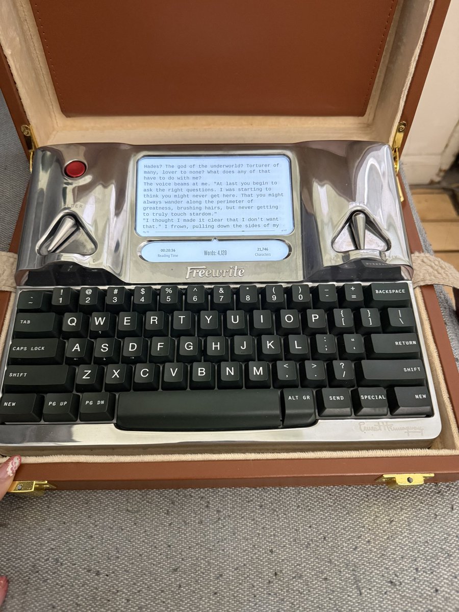 Shannon Liao tweet media