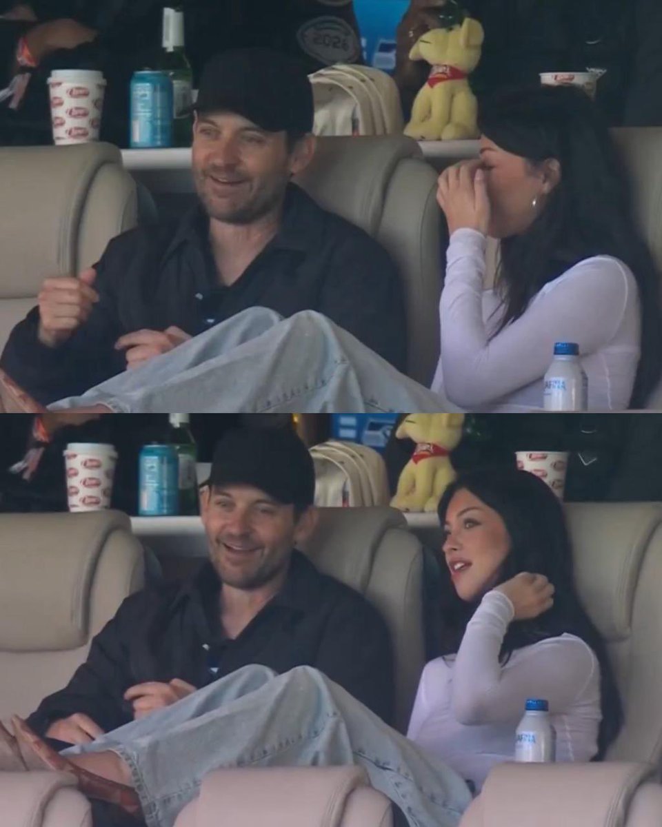 Indie5051's tweet image. La novia de Tobey Maguire tiene 20 años. O sea, 30 menos que el.