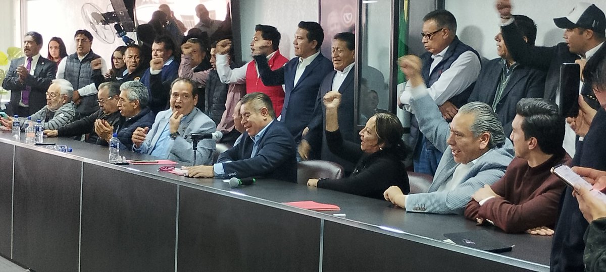 Llaman a elección cetemista apegada a estatutos. <a href="/FerSalgadoCTM/">Fer Salgado</a>
Fernando Salgado Delgado, anunció su interés por ser secretario general de la <a href="/CTM_MX/">CTM Nacional</a>, apoyado por federaciones de más de 15 estados cómo <a href="/CTMPuebla/">CTM_FTPuebla</a>. Pide apego a los estatutos y voto directo.
urbeconomica.com.mx/mercados/emple…