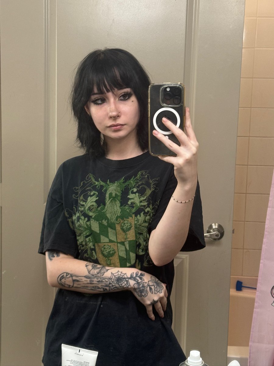 juststopbe's tweet image. So you’re telling me if a girl looking like this came up to me, I’m supposed to not do anything she says? 😵‍💫

#wankchat #findom