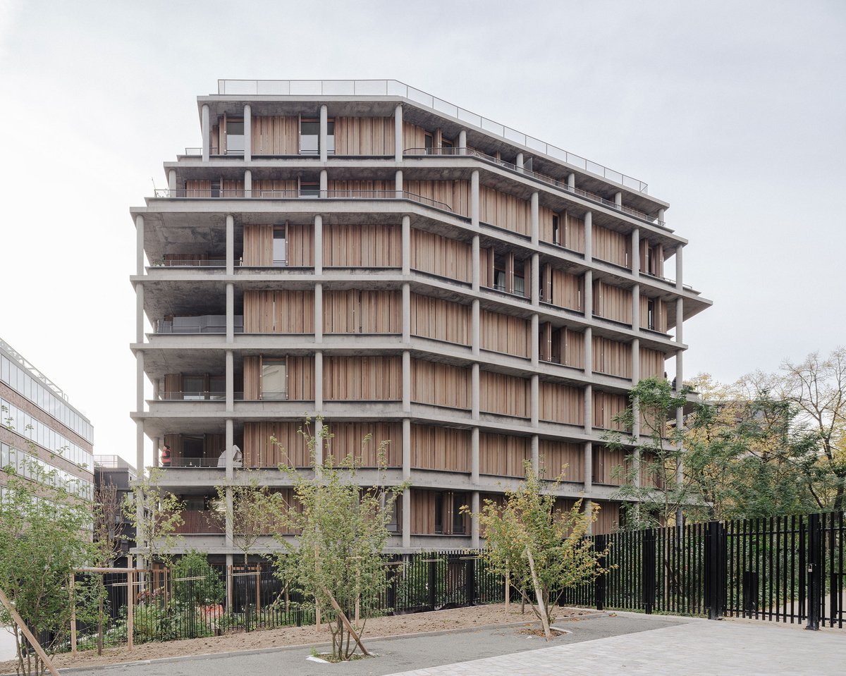 METALOCUS's tweet photo. El estudio de arquitectura Nicolas Hugoo Architecture ha sido el encargado de  proyectar 36 viviendas sociales, ubicadas a lo largo de la Rue Gerda  Taro en la ciudad de París, Francia, sobre una parcela en forma de  paralelogramo con vistas al corazón verde del barrio desde la calle.
https://t.co/fzTuFh1CQP
To inhabit sobriety. 36 Social flats por Nicolas Hugoo Architecture
https://t.co/PnBv385IM8
@NicolasHugoo