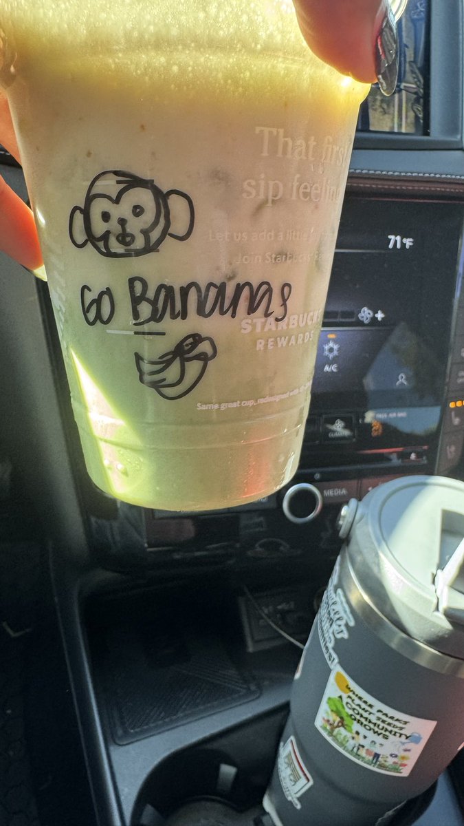 Dellygal's tweet photo. So… @Starbucks we really have to do better. 🤦🏽‍♀️ Cultural competency/humility will go along way. DM and let’s chat on how we can flip this into a learning experience for ALL involved. #BananaMatchaNotAMatch https://t.co/ZPlxPpv59D