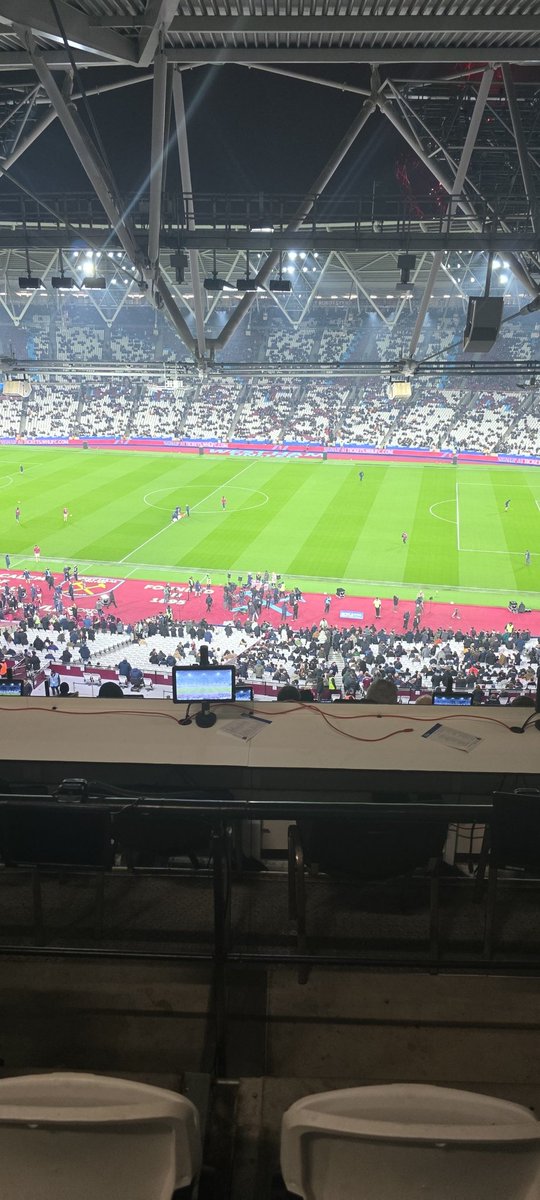 Lee Devonshire tweet media