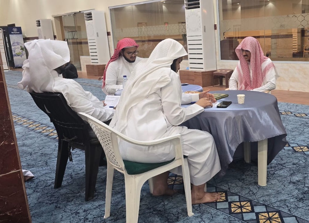 tahfithaboarish's tweet photo. تشارك جمعية تحفيظ القرآن الكريم أبو عريش بـ (13) متسابقاً ومتسابقة في منافسات
#الصوت_الندي4
دعواتنا للمشاركين بالتوفيق وتحقيق المراكز المتقدمة
@wagfmazhar 
#وقف_مزهر_الخيري https://t.co/449XCTqNOZ
