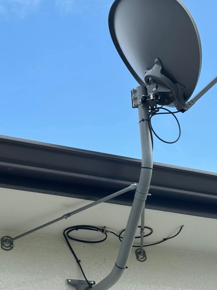 beachshoot's tweet photo. @SanDiegoWebCam You left a small level on the roof next to the camera. Also you need to add a horizontal brace to cut the wind vibrations. Directv Long Adjustable 18 to 32 inch Monopole Support Brace – The Satellite Shop https://t.co/hzhnauJfBl https://t.co/LzUzVMhWfo