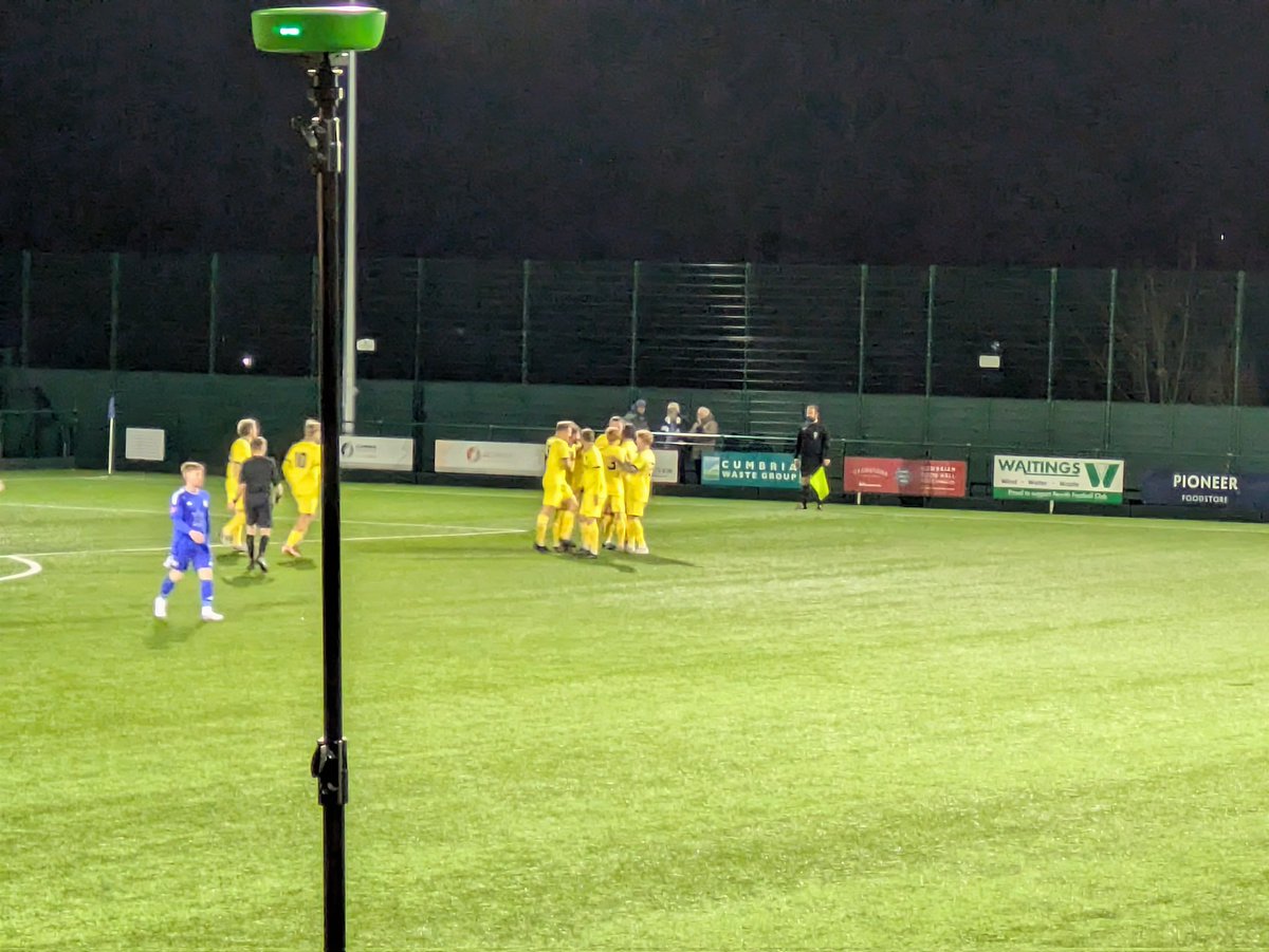 GOOOOAAAAAALLLLLLLLLL 
Deep corner headed in by Kevin McKenna.
1-0
#bonnyblues <a href="/bbccumbriasport/">BBC Sport Cumbria</a>