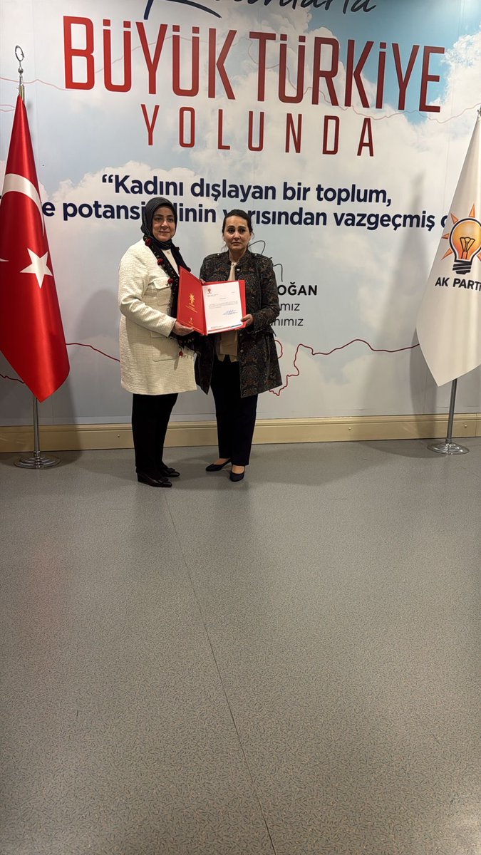 ozelbistan8's tweet photo. Bir duruş. Bir emanet.
Şahinbey Kadın Kolları Başkanlığı görevine atanan Gamze Gül Günsoy Başkanımıza başarılar; kadın iradesiyle büyüyen Türkiye’ye hayırlı olsun 🇹🇷
@fmfedaioglu
@mtahmazoglu
@avdilanensari
@GamzeGulGunsoy https://t.co/j0OfoypTuS