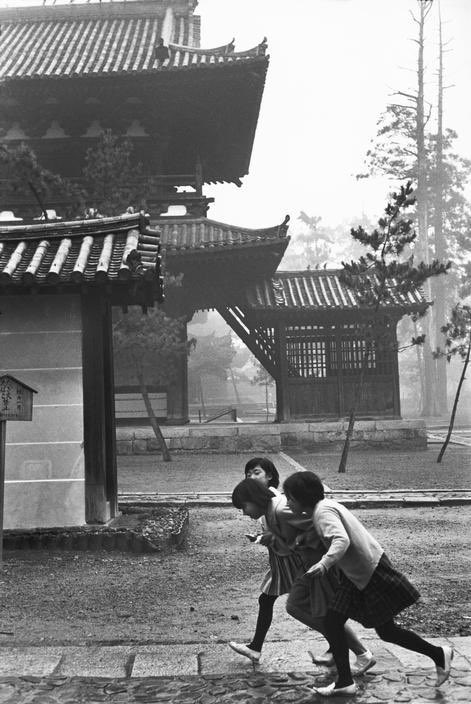 Henri Cartier-Bresson

Japan, Kyoto, 1965