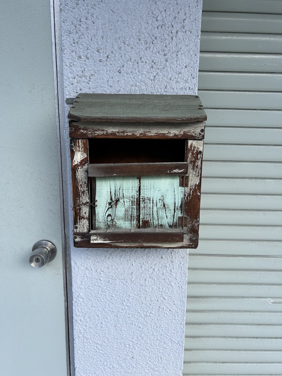 もはや緑色のポストとは言いがたいねぇ〜  📮´‐