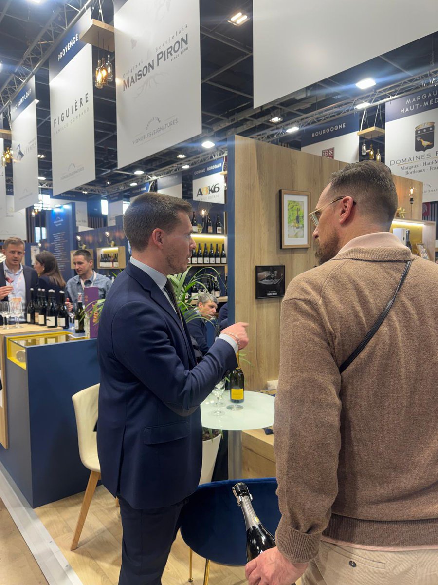jordan_guitton's tweet photo. Visite annuelle au salon international Wine Paris, à la rencontre des viticulteurs aubois.
Avenir du cuivre, métayage en Champagne, charges, baisse de la consommation et directives européennes : tous les enjeux ont été évoqués.
#Aube #Champagne #Circo1001 #CoteDesBar https://t.co/digPsHsVSD
