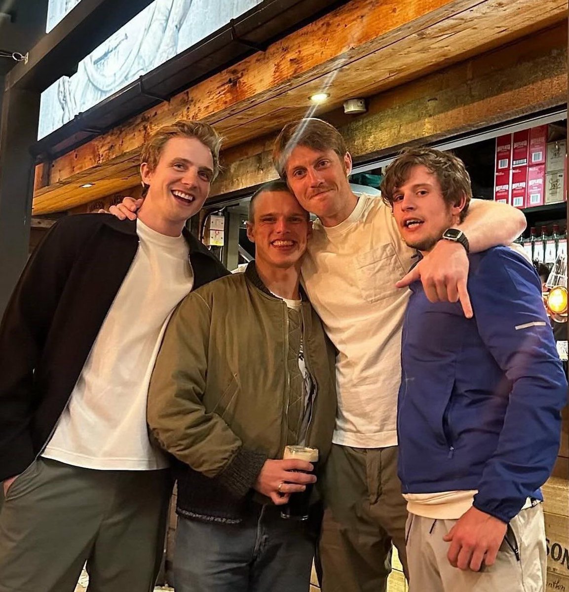 NiiightAnGeeel's tweet image. i could talk for hours about how much i love this picture