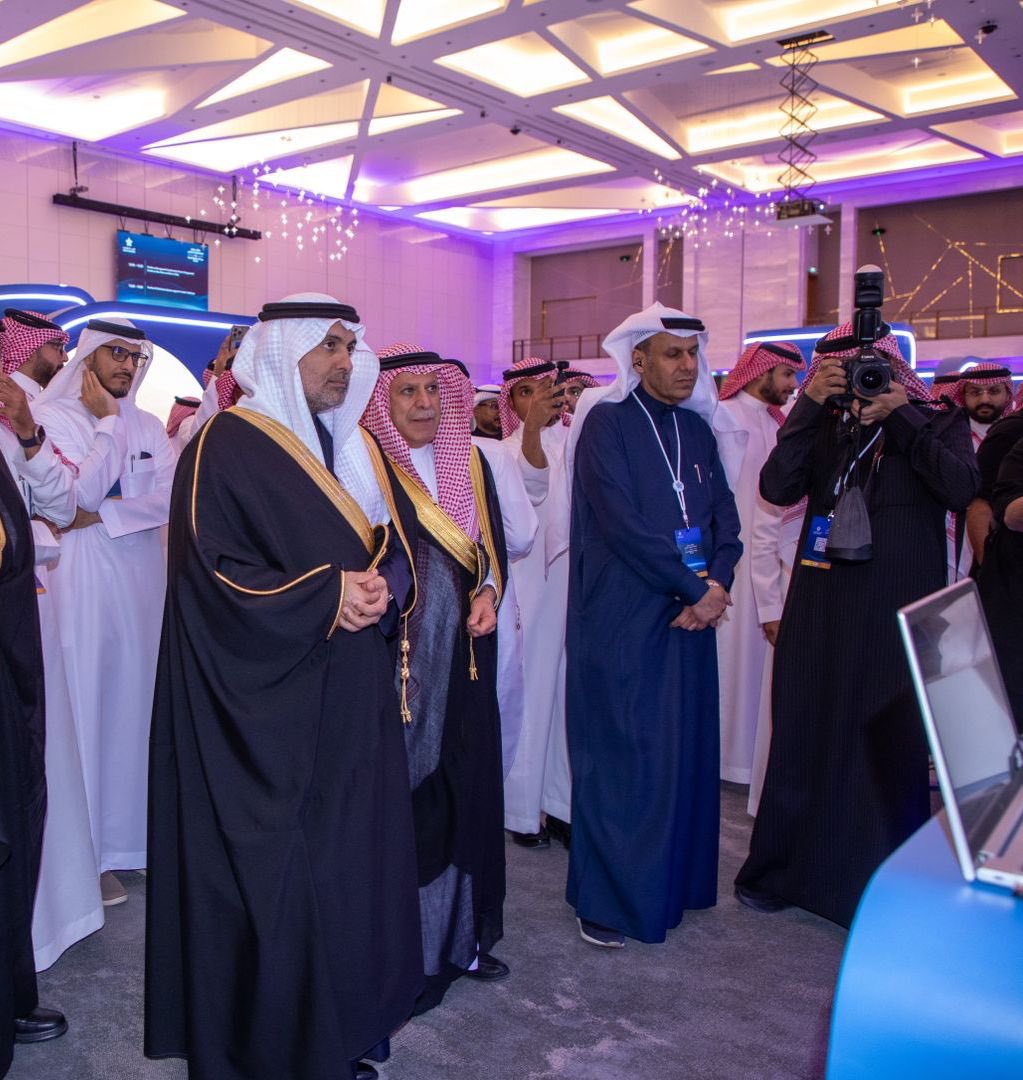 معالي وزير الصحة أ. فهد الجلاجل في زيارة لركن #تجمع_الرياض_الصحي_الثاني بـ #ملتقى_نموذج_الرعاية_الصحية_السعودي،
بصحبة رئيس المجلس التأسيسي لقطاع الوسطى الصحي معالي د. منصور الحواسي والرئيس التنفيذي لشركة الصحة الصحة القابضة أ. ناصر الحقباني حيث اطّلعوا على المبادرات النوعية في