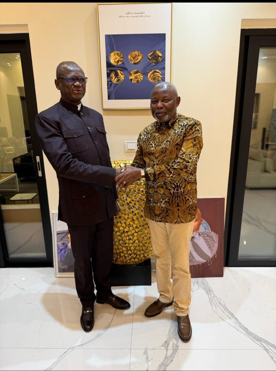 Toujours égal à lui même,  l'Hon <a href="/JacquesMuy42248/">Jacques Muyumba Ndubula</a> a toujours été present aux côtés de Président <a href="/VitalKamerhe1/">Vital Kamerhe</a> dans les moments de joie comme ceux de tristesse.
Il est une inspiration et un modèle pour plusieurs au sein du Parti UNC et ailleurs.