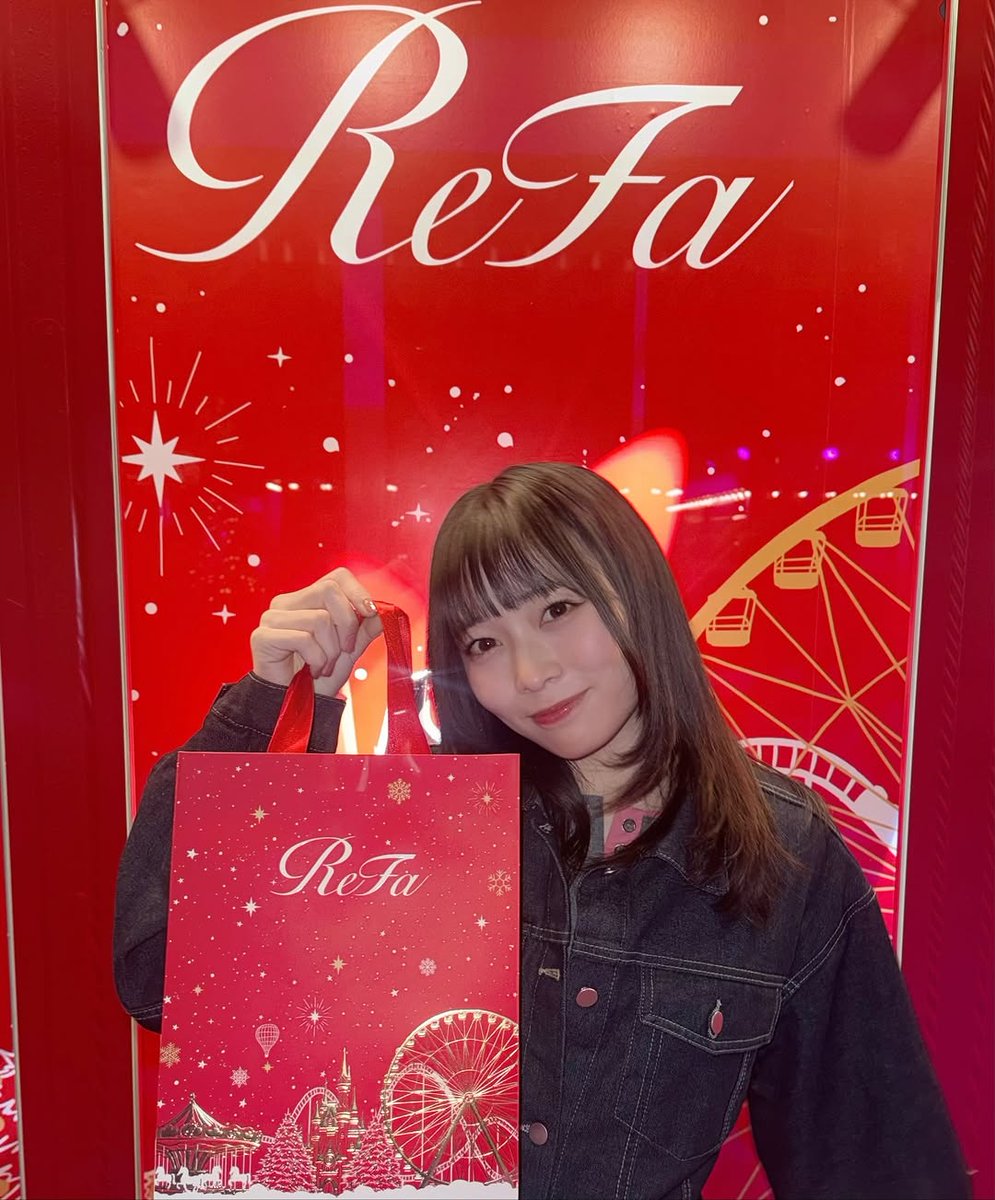 VioletBake30356's tweet photo. もうすぐクリスマスだねっ！みんなは何して過ごす？
私はクリスマス先取りで『ReFa WONDERLAND 2025』にご招待いただき行ってきました！ライトアップキラキラのわくわく空間だった🎄ReFaのアイロンとかブラシ愛用してるから、他のも色々体験できたの楽しかったよ https://t.co/sMTaCYLR6e