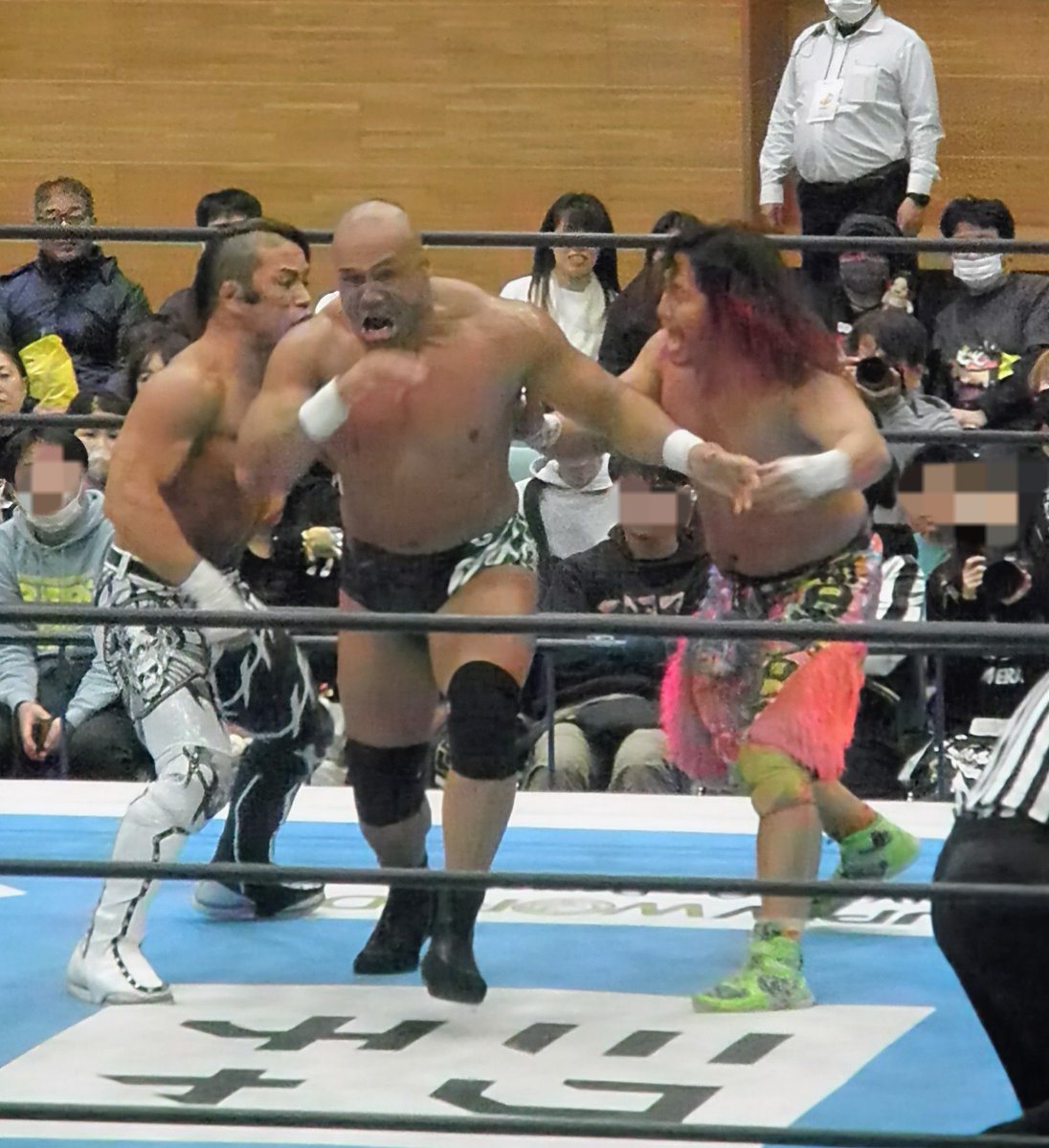 T43119T's tweet photo. 2026 2.7
新日本プロレスリング
大阪タケダハムはびきのコロシアム
#高橋ヒロム 選手
#石森太二 選手
#フランシスアキラ 選手
#HENARE 選手
ヒロム選手石森選手の夢のタッグ
少しの期間だったけど生で観戦できて
よかったなあ
#njwp
#njnbg https://t.co/mY2y8ThXdb