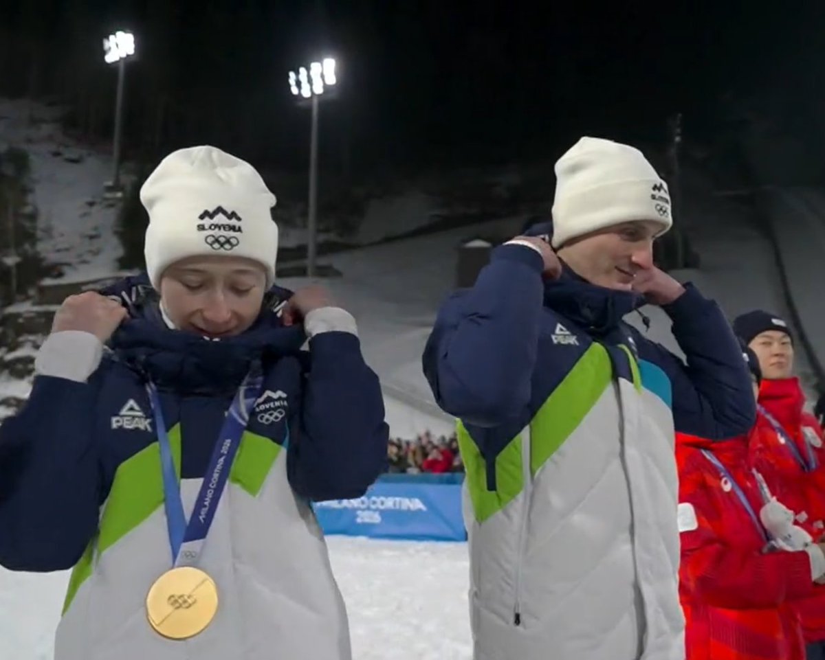 oleksieradz's tweet photo. jeden z najlepszych możliwych obrazków tegorocznych Igrzysk Olimpijskich

#skijumpingfamily #MilanoCortina2026 https://t.co/1Qno0Mrvpx