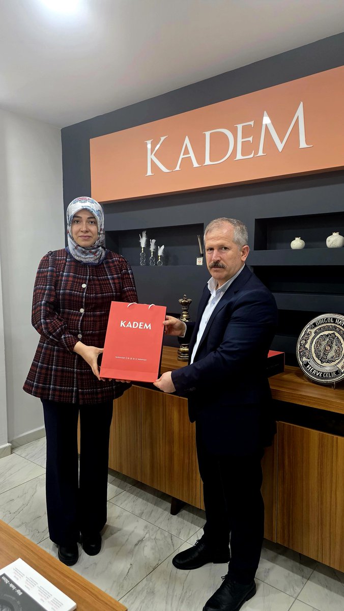 Cihannüma Bingöl Temsilcisi Ferhat Varolgüneş ve beraberindeki heyet temsilcimize hayırlı olsun ziyaretinde bulundular. 
Kendilerine teşekkür eder, çalışmalarında başarılar dileriz.
<a href="/kademorgtr/">KADEM</a> 
<a href="/Cihannumader/">CİHANNÜMA</a>