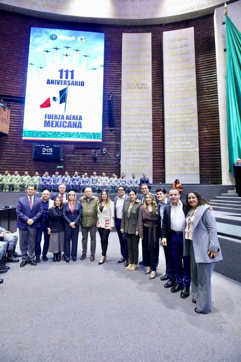 En Sesión Solemne de la #LXVILegislatura, conmemoramos el 111 Aniversario de la Fuerza Aérea Mexicana, reconociendo la valentía, disciplina y compromiso de las mujeres y hombres que protegen a nuestra nación desde el cielo. 🇲🇽✈️