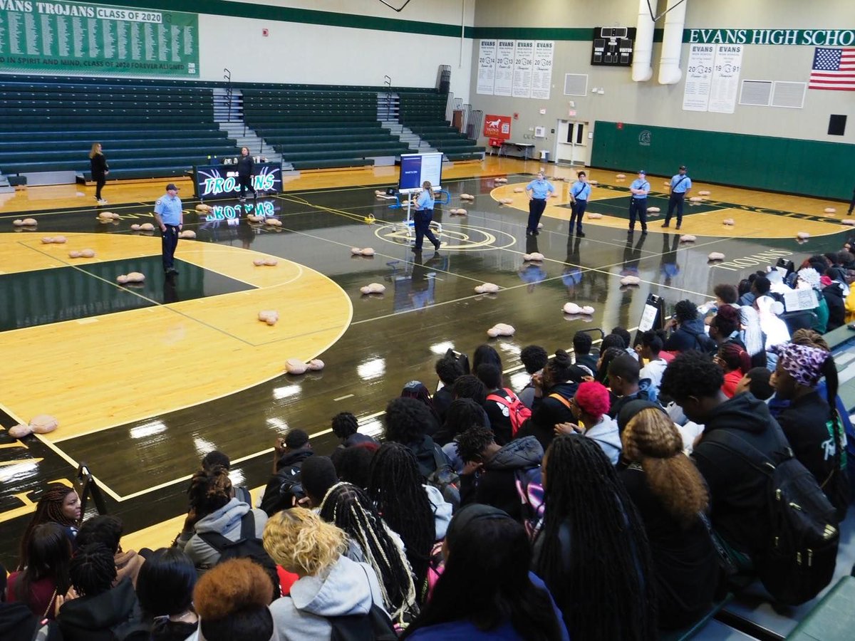 OCPSnews's tweet photo. Today, 28,000 high school students across OCPS learned hands-only CPR during a training event for #WorldHeartDay! 

Big thanks to the American Heart Association and our local fire departments for making this possible. #ocps @American_Heart https://t.co/Rbf4hNewoo