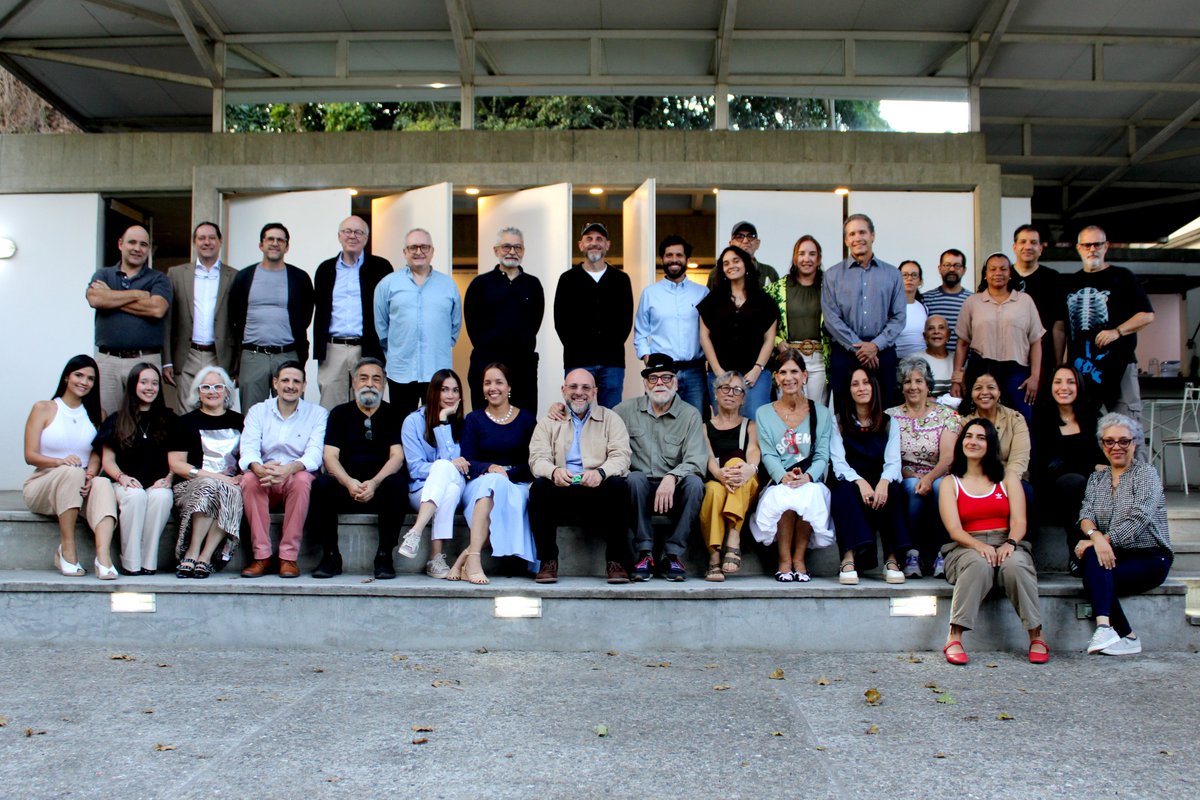 (1/5)
Algunas imágenes de la presentación del libro “La memoria en el retrato. Conversaciones con Roberto Mata”, cuarto título de la colección editorial EnFoco, coeditada por abediciones y #ElArchivo

Fotos <a href="/Ricardo_Ruidoso/">Ricardo Sarco Lira🌈</a>