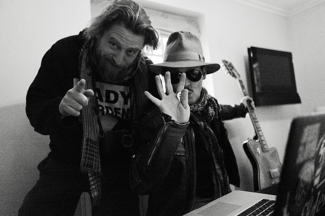 Johnny_depp_ru_'s tweet image. Ph by @gregwilliamsphotography

10 February, 2017

#JohnnyDepp #depphead #justiceforjohnnydepp #JohnnyDeppIsABeautifulSoul #ThankYouDior #dior #JohnnyDeppIsALegend