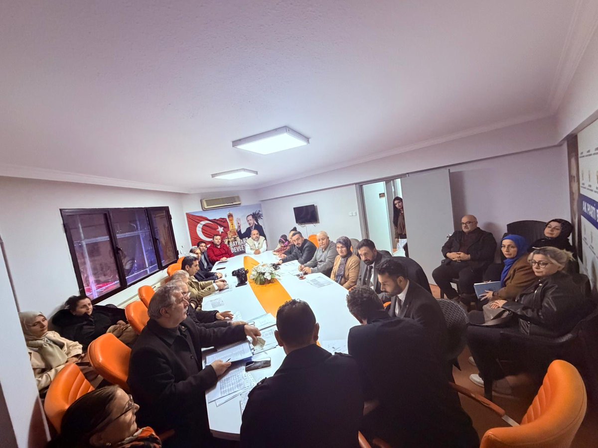 İlçe Başkanımız Sn. Av. Halit Aydın Kayacan ve İlçe Koordinatörümüz Sn. Murat Mert’in riyasetlerinde, haftalık olağan Yönetim Kurulu toplantımızı gerçekleştirdik.

<a href="/akpartiizmir/">AK Parti İzmir</a> 
<a href="/Bilalsaygili/">Bilal Saygılı</a> 
<a href="/avaydinkayacan/">Halit Aydın Kayacan</a> 
<a href="/ozlmbarn/">Özlem BARAN</a> 
<a href="/BalcovaAk/">Ak Kadın Balçova</a> 
<a href="/Akgencbalcova_/">Ak Gençlik Balçova</a>