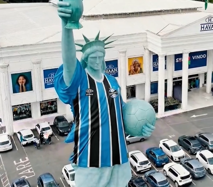 E AÍ @GREMIO, GOSTOU DA MINHA CAMISETA NOVA? 💙🗽
