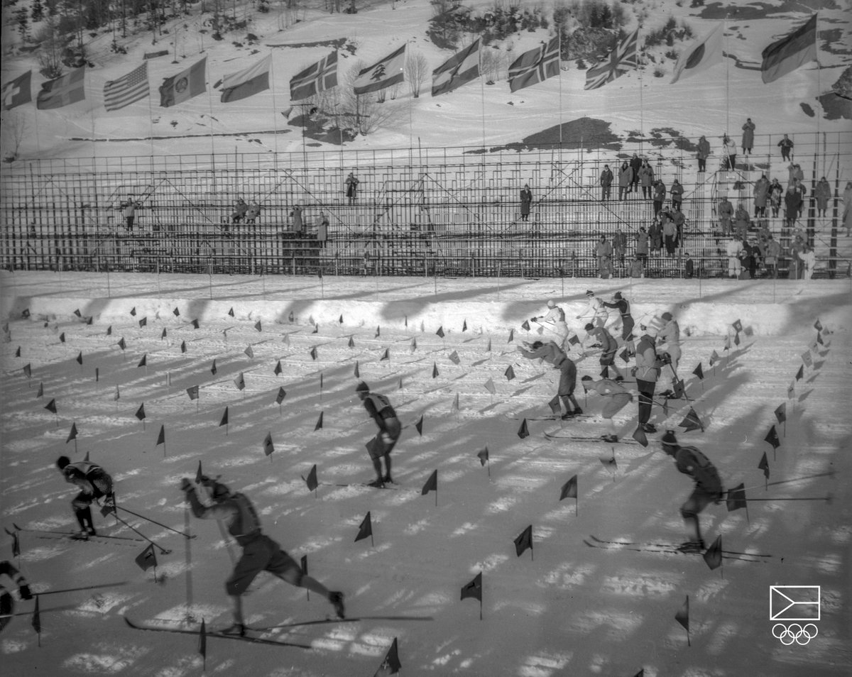 Do Cortiny se po 70 letech vrátily olympijské hry. Podívejte se, jak vypadaly v roce 1956.

Více o olympiádě: rozhl.as/zoh2026

Foto 1: Krasobruslař Karol Divín
Foto 2: Zápas ČSR - Švédsko
Foto 3: Lyžař Evžen Čermák
Foto 4: Start štafet

Zdroj fotografií: ČOV / Karel Novák