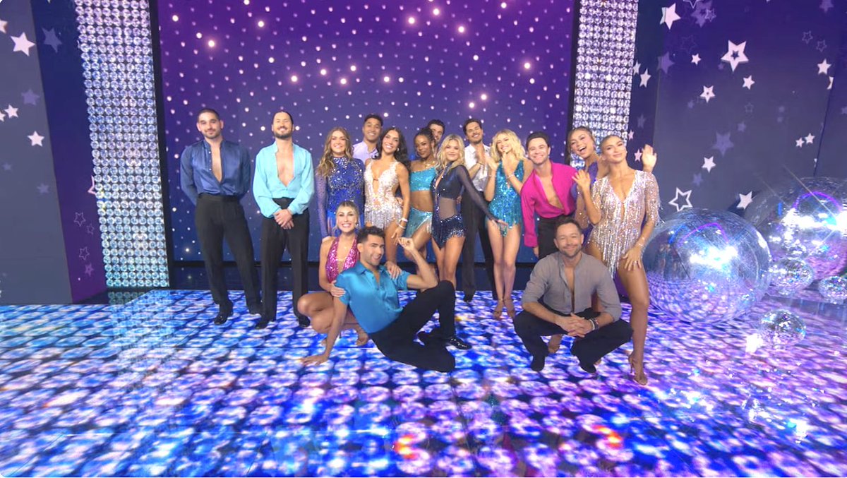 MichaelFairman's tweet image. Three day fan fest for you to do a deep-dive into all things #DWTS 

'Dancing with the Stars’ Con 2026 Announced: Featuring Pros, Judges, and Celeb Alums: Get the Details - @officialdwts 

Check out the list of who's going to be there! 
- bit.ly/4rHNzcf