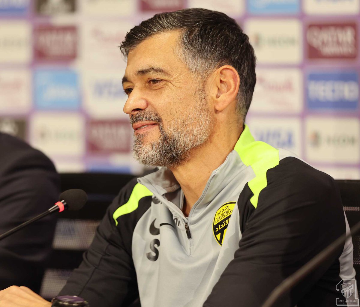 CabineSport's tweet photo. Conceição atropelou Pedro Martins 😳

O Al-Ittihad recebeu e goleou o Al-Gharafa por 7-0 na 7.ª jornada da Liga dos Campeões Asiática.

Roger 🇵🇹 bisou e Danilo Pereira 🇵🇹 também marcou. https://t.co/gA9XSClwY5