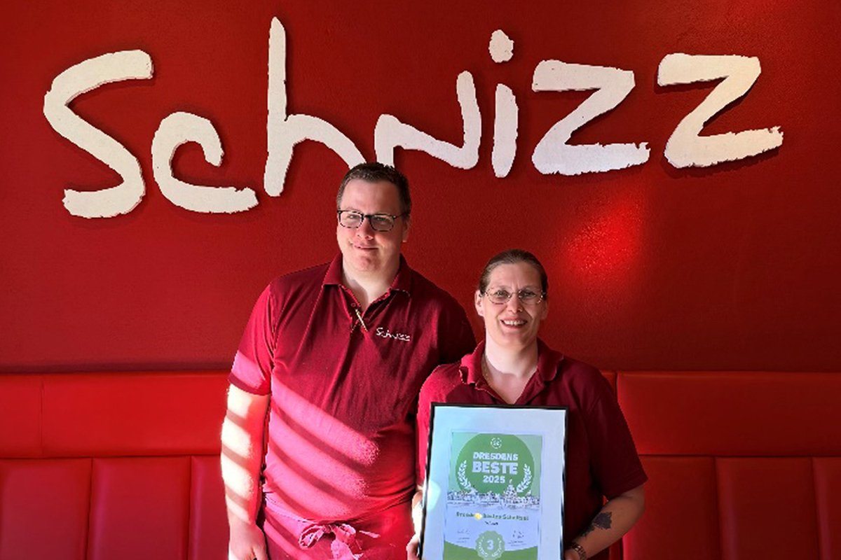 schnizz's tweet photo. Auszeichnung mit Urkunde! SZ Online Leser-Abstimmung zum Platz 3 bei den besten Schnitzel-Restaurants in #Dresden und Umgebung.
#schnizz #schnitzel #restaurant #lieferservice #sachsen #heimat #regional #kesselsdorf #gompitz #gorbitz #altfranken #pesterwitz #freital #radebeul https://t.co/XFdwJnwEN0