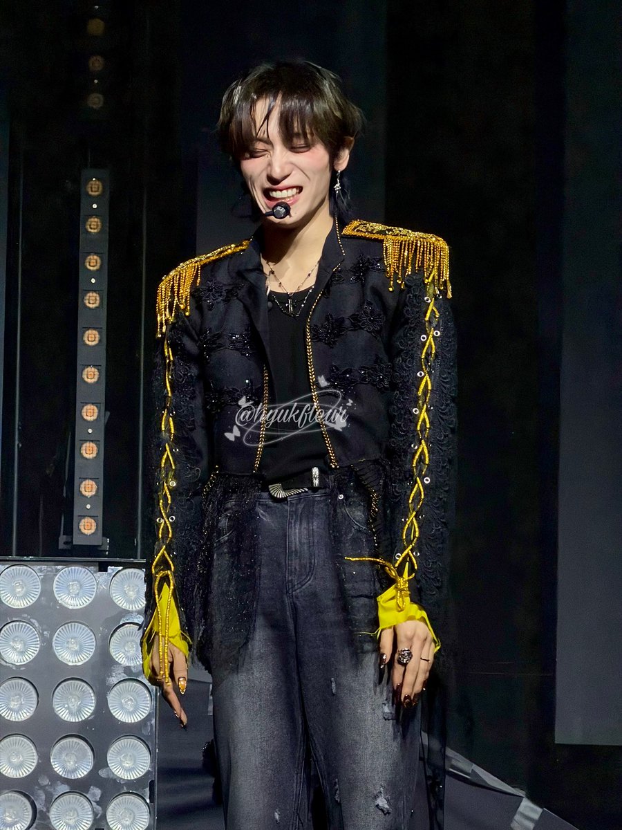 christiana ᥫ᭡ QQQ tweet media