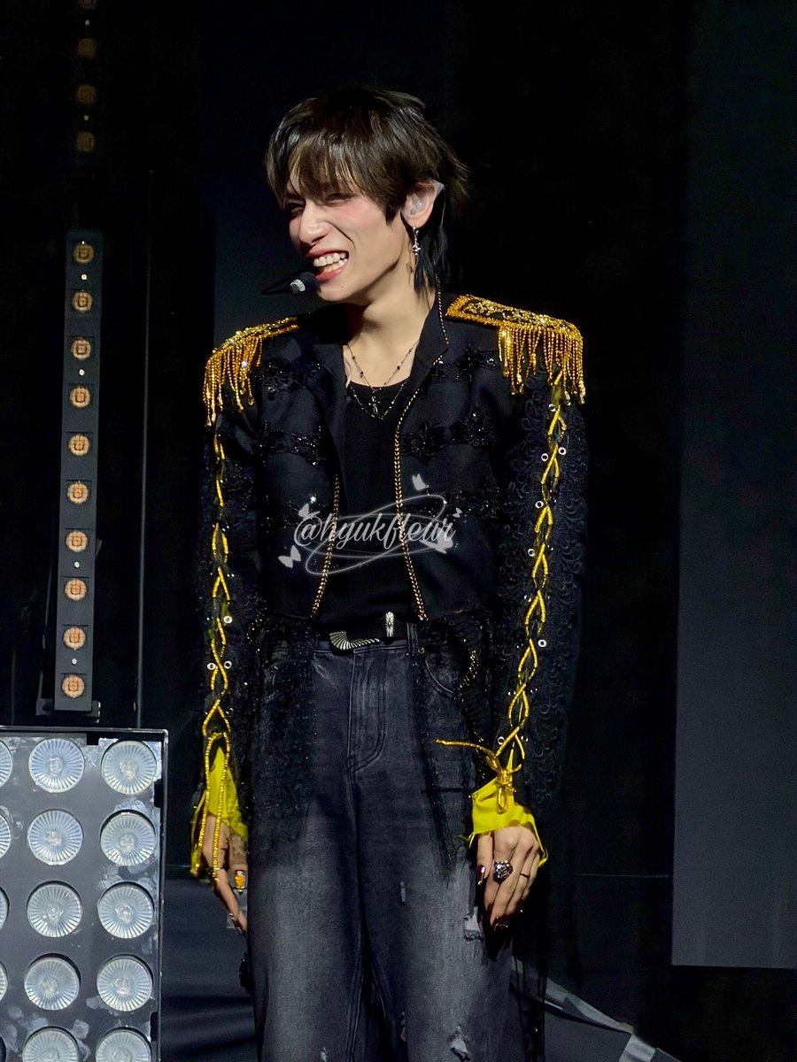 christiana ᥫ᭡ QQQ tweet media