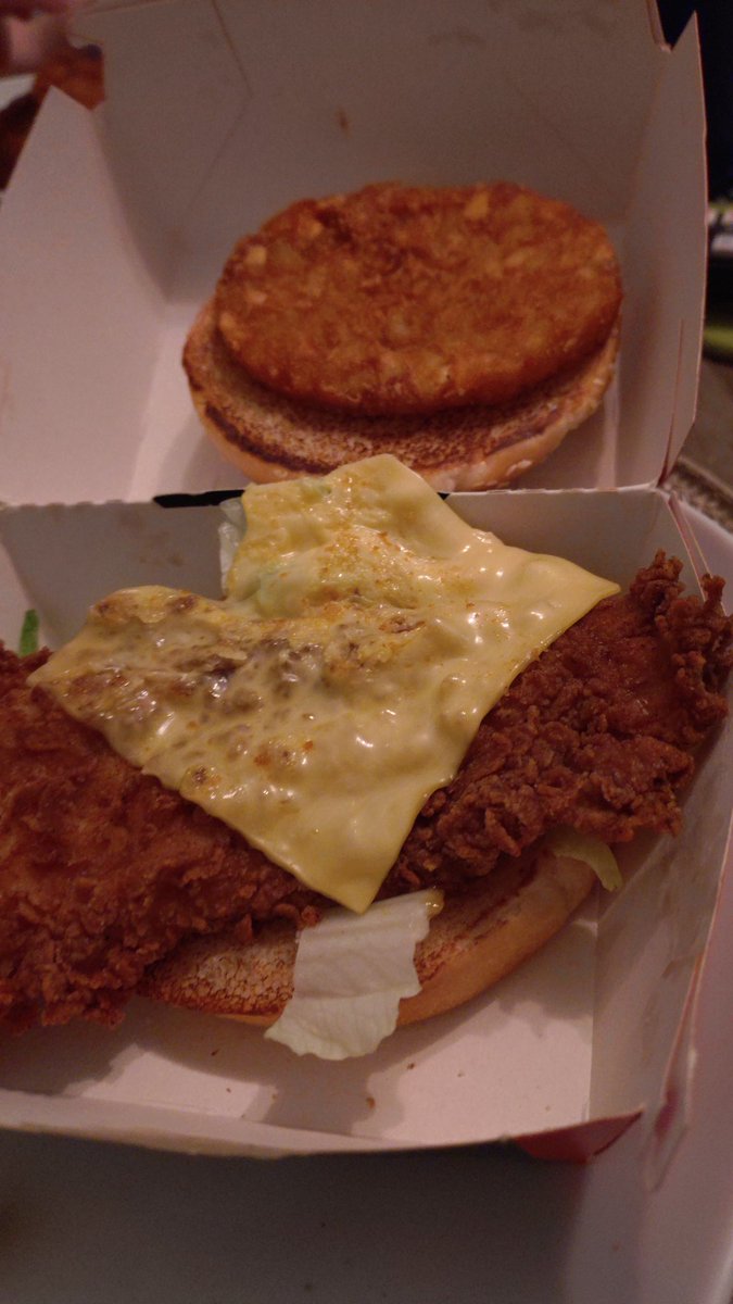 skywalker_79's tweet photo. @KFC_UKI just wandering does the cheese the new cheese melt get delivered afterwards as appears i have world war two rations version https://t.co/i4PbxQSQeG