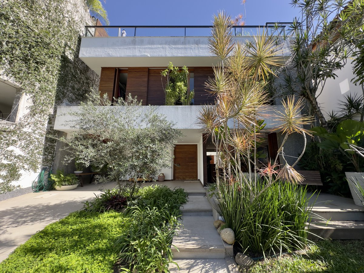 _whereinrio's tweet photo. 🇧🇷 VENDA | SALE • REF: W06.174 • R$ 9.300.000,00

Casa de alto padrão à venda no Jardim Botânico. Entre em contato e agende sua visita!

📐 687 m²
🛏️ 4 Quartos
🚿 4 Banheiros
🚗 2 Vagas
Rua com vigilância 24 horas

https://t.co/qwASrH2d3x

#luxuryrealestate #riodejaneiro https://t.co/hqOs7SnTGS