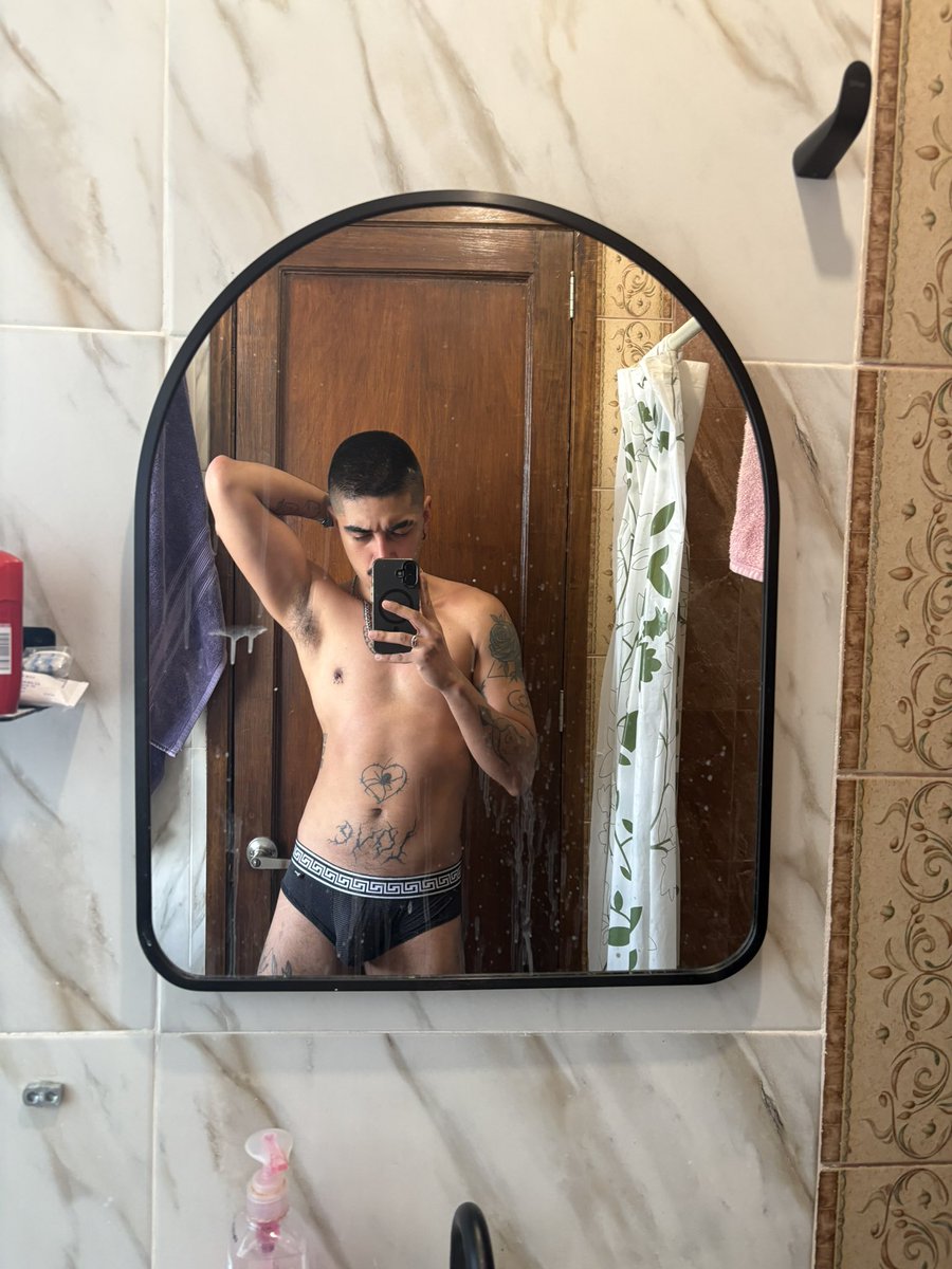 El chico de gorro 🔥 tweet media