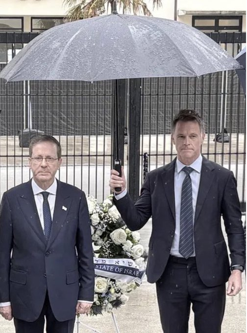 ozxTribe's tweet photo. '
Hey AA @AlboMP
How good is your boy at holding umbrellas ?
We wouldn't want war criminals to get wet, enjoy your power trip. u & Minns r both dead men walking, you signed your own death warrants & will not survive the next election.
ON is ON ITs way @OneNationAus #onitsway https://t.co/mWKhewm9WZ