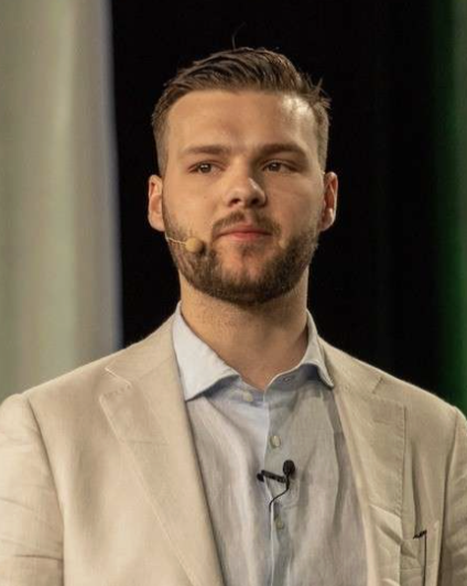 🚨FORMER SAFEMOON CEO SENTENCED TO PRISON

Ex-CEO Braden John Karony was sentenced Tuesday to 100 months in U.S. District Court (E.D.N.Y.) after being convicted of siphoning millions from SafeMoon to fund a lavish lifestyle. 

He must also forfeit $7.5M plus two real residences.