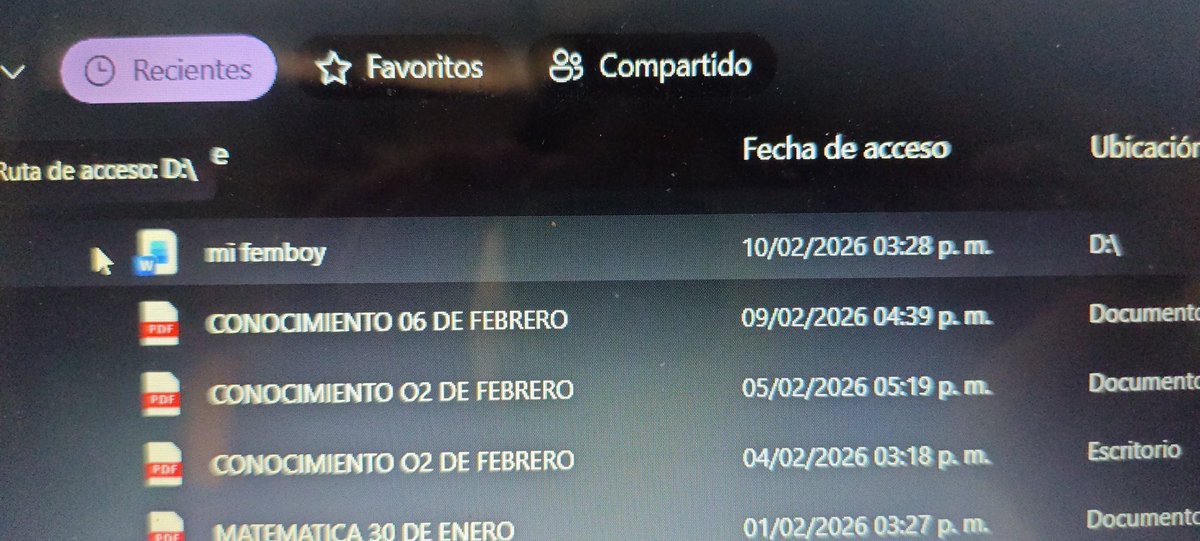 Mi tía me pidió que le ayude a instalar unos drivers en su laptop antes de que viaje. Me encontré con este archivo que estuvo desde un drive aparentemente... La cosa es que la máquina la usan tres personas: la tía, su novio y su hija de doce años. 
Halle ustd al culpable 🤣
