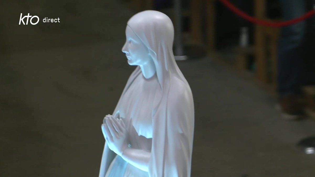 Image for the Tweet beginning: 🙏 La statue de la