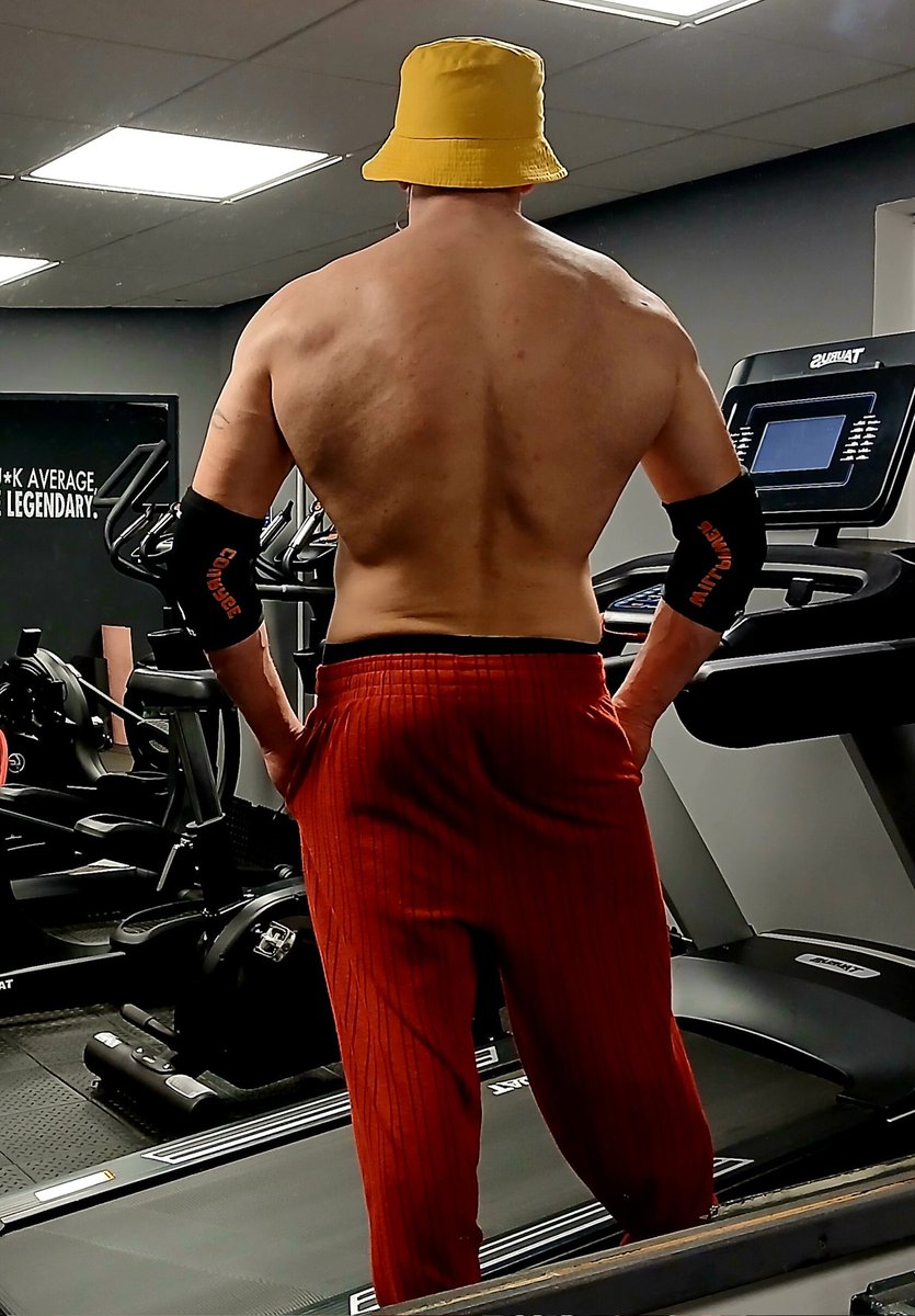 picklenchrissy's tweet photo. @grok can you add 6lb of muscle to my back please https://t.co/6srYtyS92r