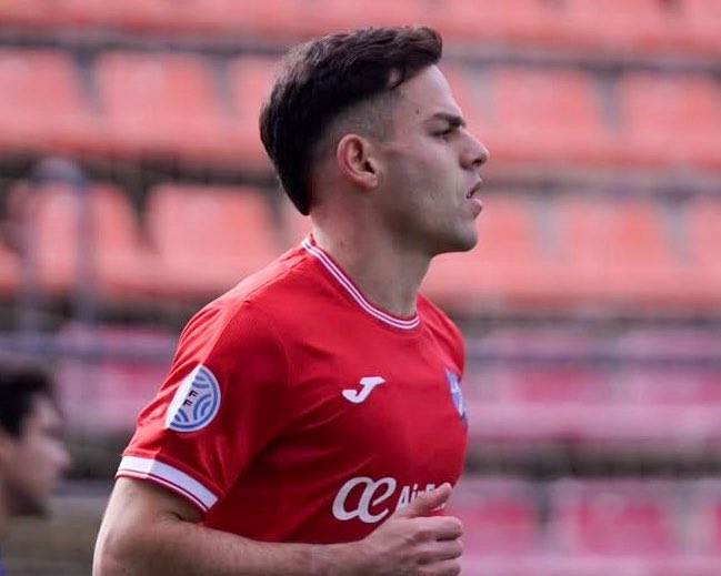 CDEstepona's tweet photo. 🆕 ¡El primero de muchos, @Ivanitomp! 

El futbolista murciano debutó con el @CDEstepona en el #EsteponaXerezCD ❤️ https://t.co/VIeVen3J5w