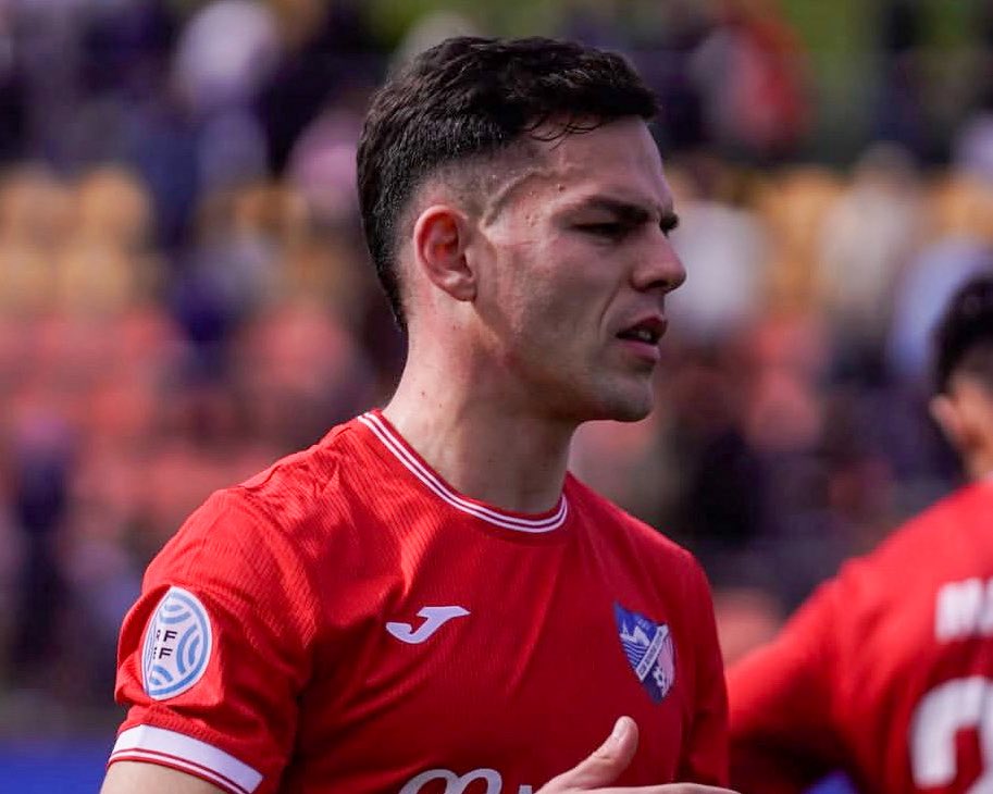 CDEstepona's tweet photo. 🆕 ¡El primero de muchos, @Ivanitomp! 

El futbolista murciano debutó con el @CDEstepona en el #EsteponaXerezCD ❤️ https://t.co/VIeVen3J5w