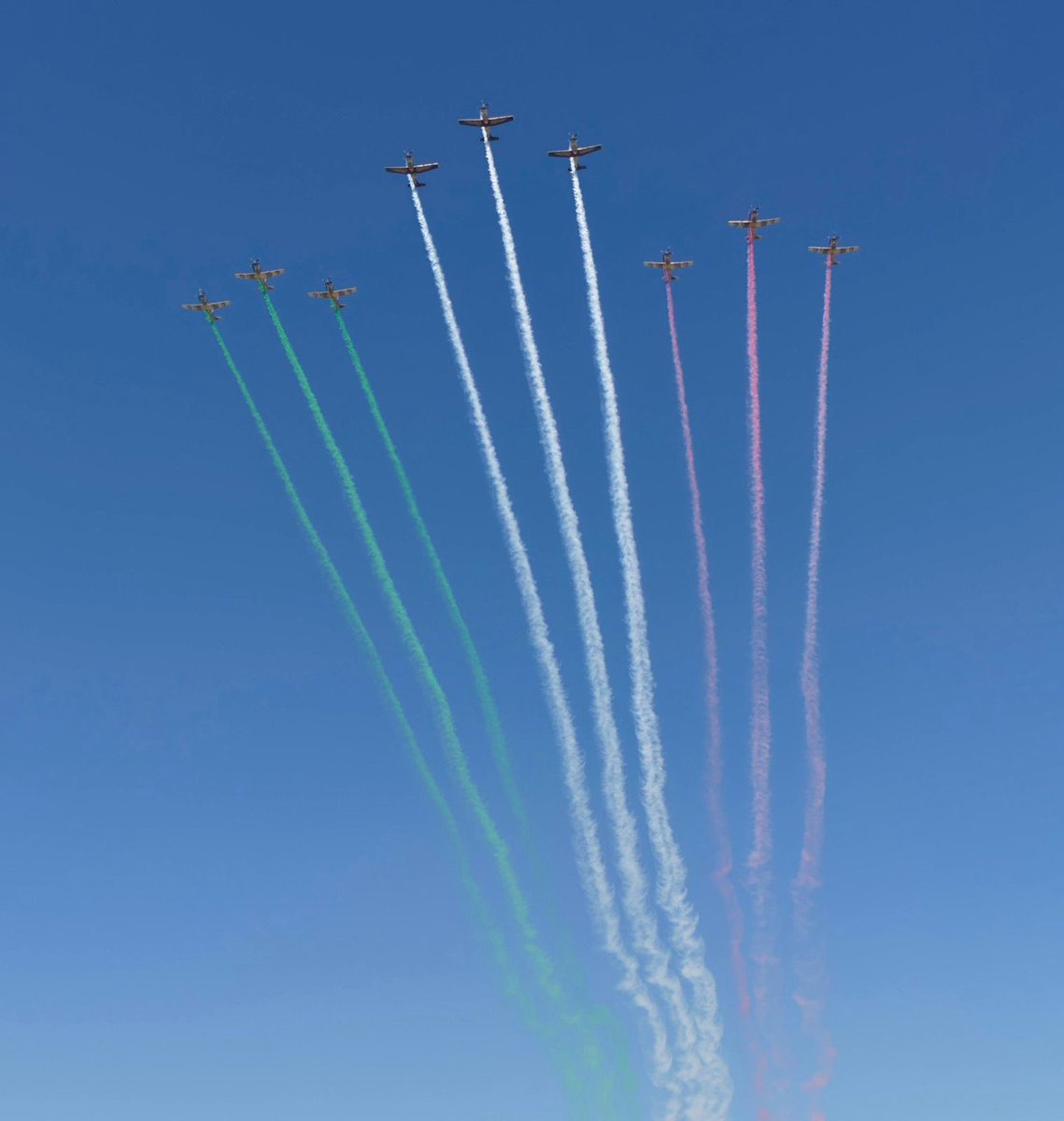 Hoy, por invitación de la Presidenta de México, <a href="/Claudiashein/">Claudia Sheinbaum Pardo</a>, asistí a la Conmemoración del 111 Aniversario de la Fuerza Aérea Mexicana, una institución integrada por mujeres y hombres cuyo compromiso con la patria, se expresa todos los días al servicio del pueblo.

Reconozco el