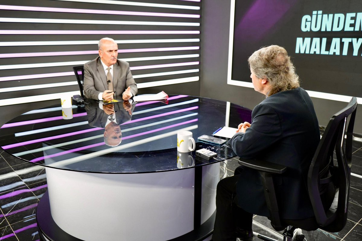 ihsanozbay44's tweet photo. Busabah TV ekranlarında yayınlanan, Umut Bozkurtoğlu’nun sunduğu “Gündem Malatya” programının konuğu olduk.

6 Şubat depremlerinin ardından ilçemizde hayata geçirdiğimiz çalışmaları kamuoyuyla paylaştık; devam eden ve tamamlanan projelerimiz hakkında bilgiler verdik.

İlçemize en iyi şekilde hizmet etme kararlılığımızı bir kez daha vurguladık ; Durmadan, yorulmadan hemşehrilerimize hizmet etmeye devam edeceğiz.

Bizleri yayın boyunca yalnız bırakmayan tüm hemşehrilerimize teşekkür ediyorum.